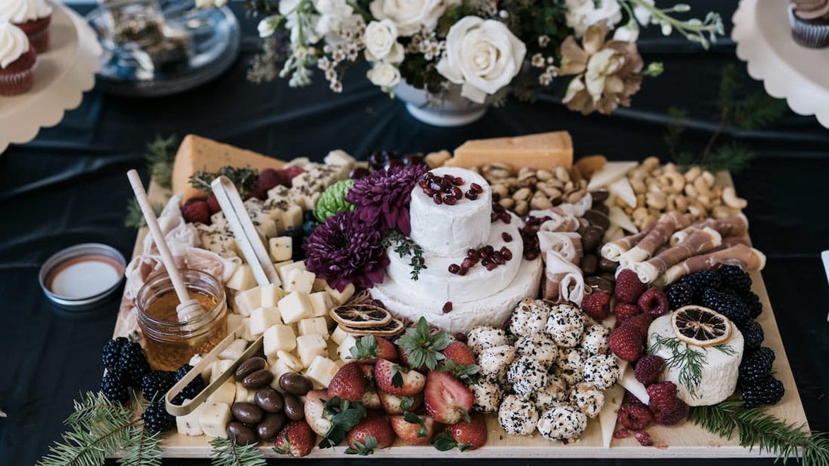 Best Places In Delhi/NCR That Offer Gourmet Cheese Platters To Serve To Your Guests