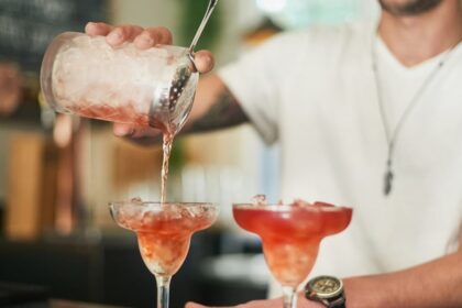 5 Telltale Signs Your Bartender Isn't Making Your Cocktails Properly