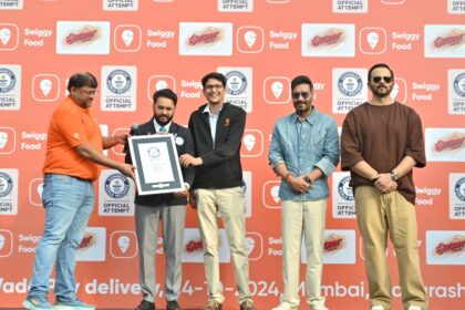 Swiggy Delivers 11,000 Vada Pavs In One Single Order, Sets Guinness World Record