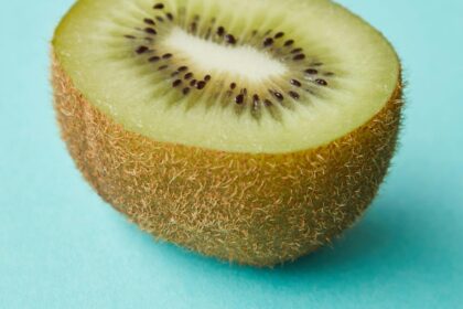 Struggling With Constipation? Just 2 Kiwis Can Help Say Goodbye To Poor Digestion