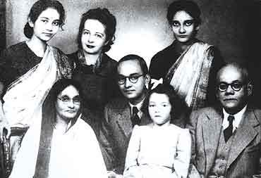 Bose Family Photograph after 1942- 13angle.com