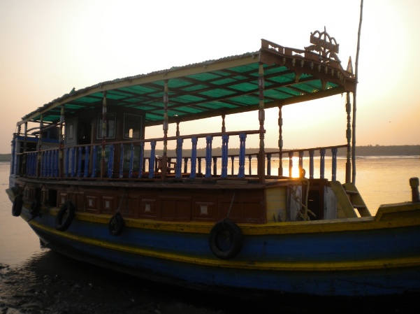 boat which help to reach Eco Village resort in Sundarbans tour- 13angle.com