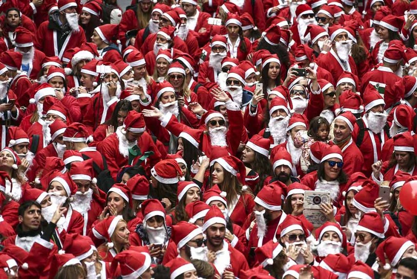 Guinness World Record for collecting Santa Claus- 13angle.com