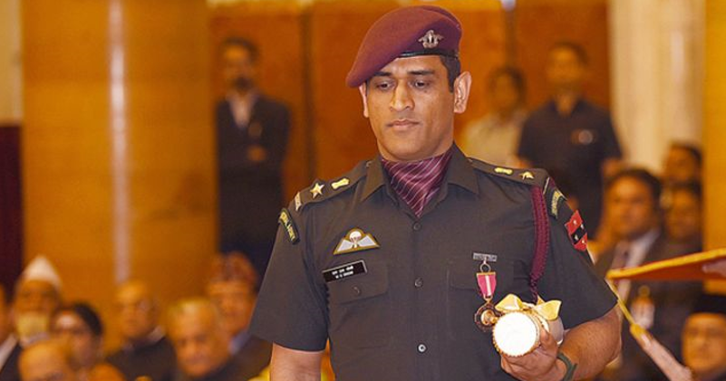 MS Dhoni Army- 13angle.com