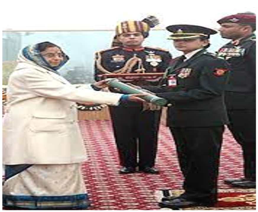 Major Mohit Sharma wife Major Rishima Sharma receives Ashoka Chakra- 13angle.com