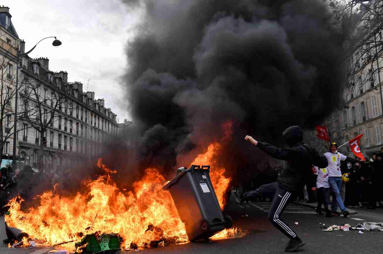 Examining France's Ongoing Civil Disobedience- 13angle.com